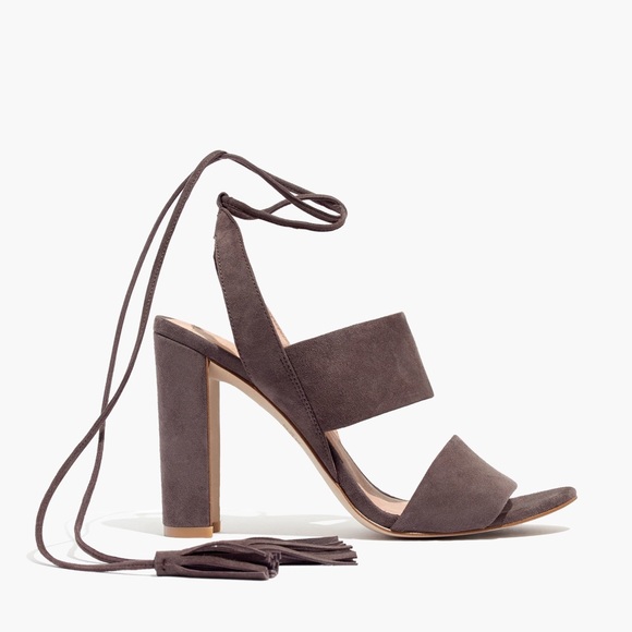 🎉Host Pick 🎉the octavia tassel sandal - Picture 1 of 10